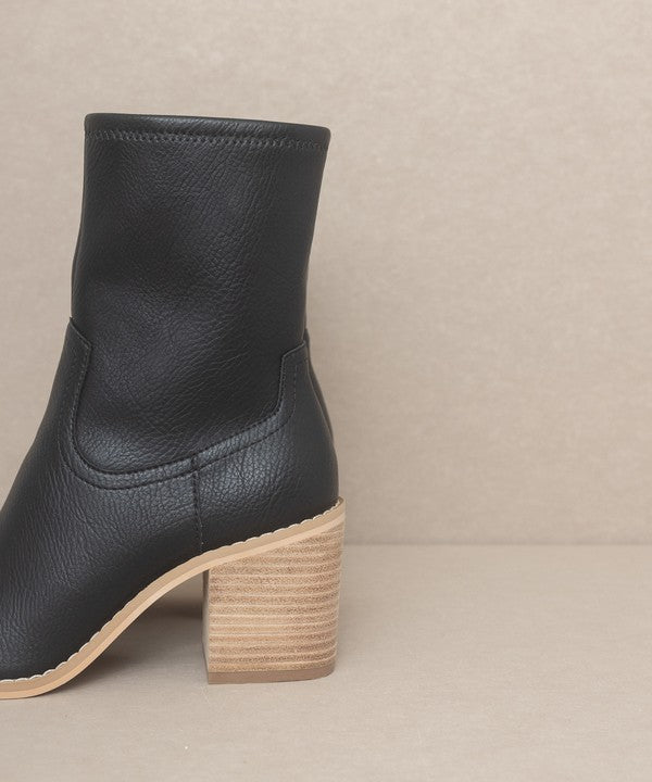 The Vienna Black Pointed Toe Boots