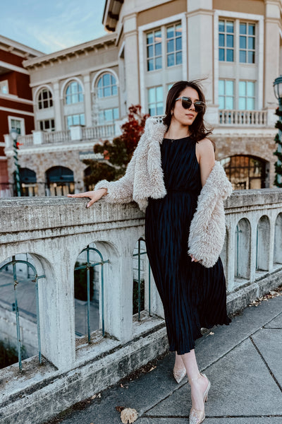 The Back in Time Black Pleated Midi Dress