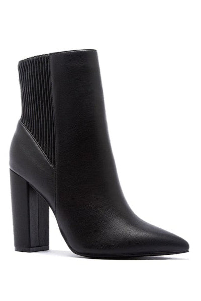 The Queen of Hearts Stretch Boot